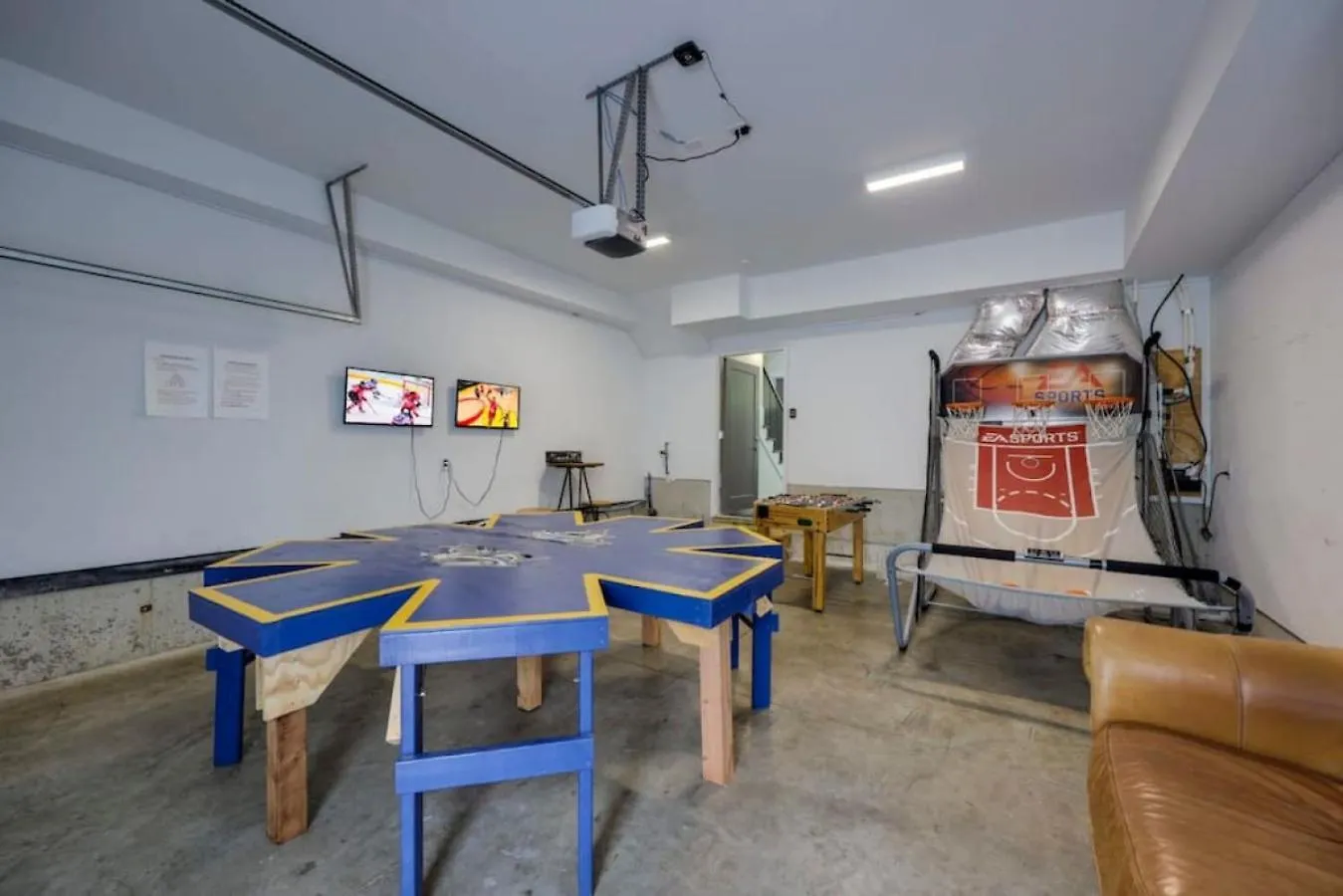 Σπίτι διακοπών Modern Townhome, Large Game Room, 10Min To Downtown! Sleeps 10! Νάσβιλ
