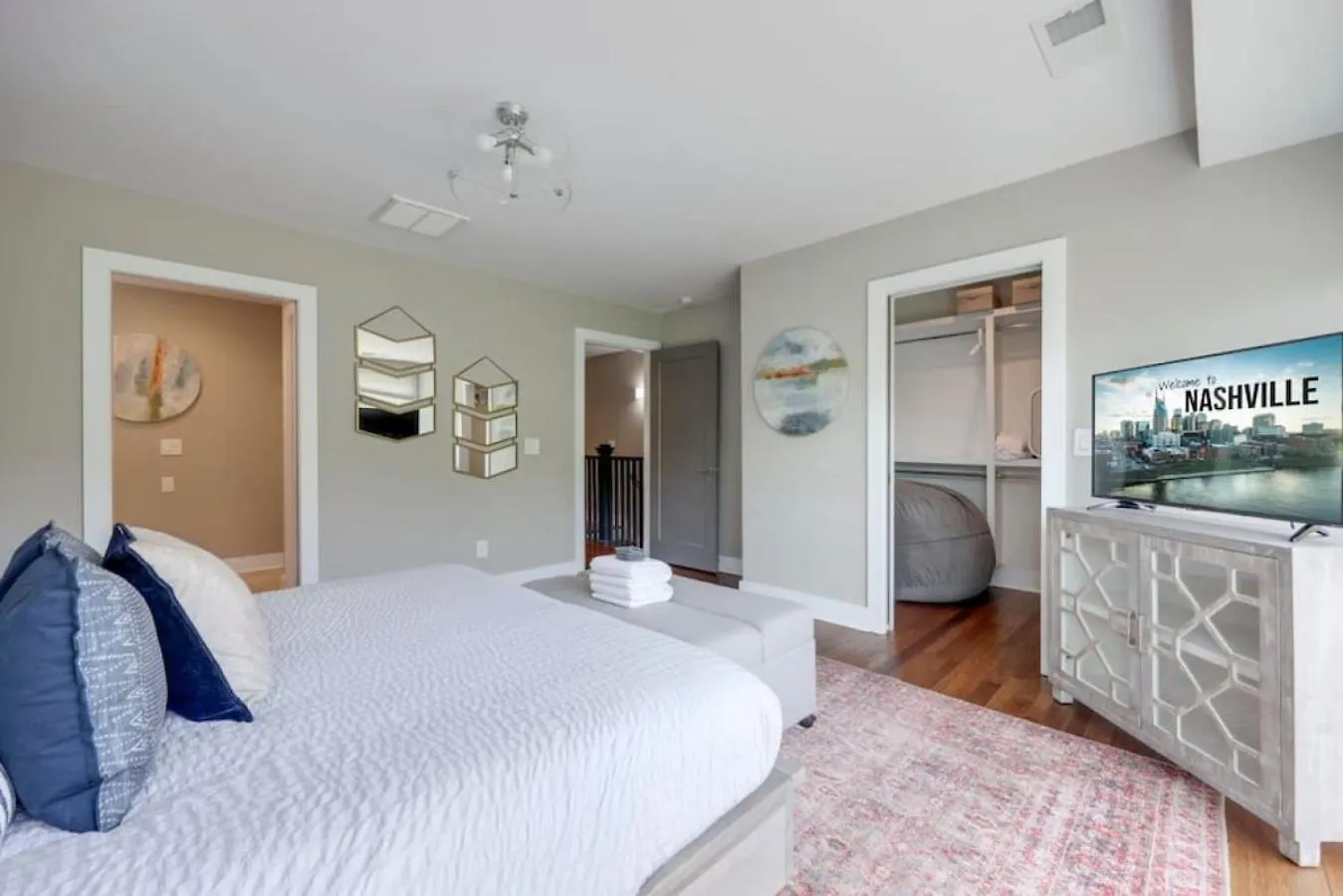 Modern Townhome, Large Game Room, 10Min To Downtown! Sleeps 10! Nashville
