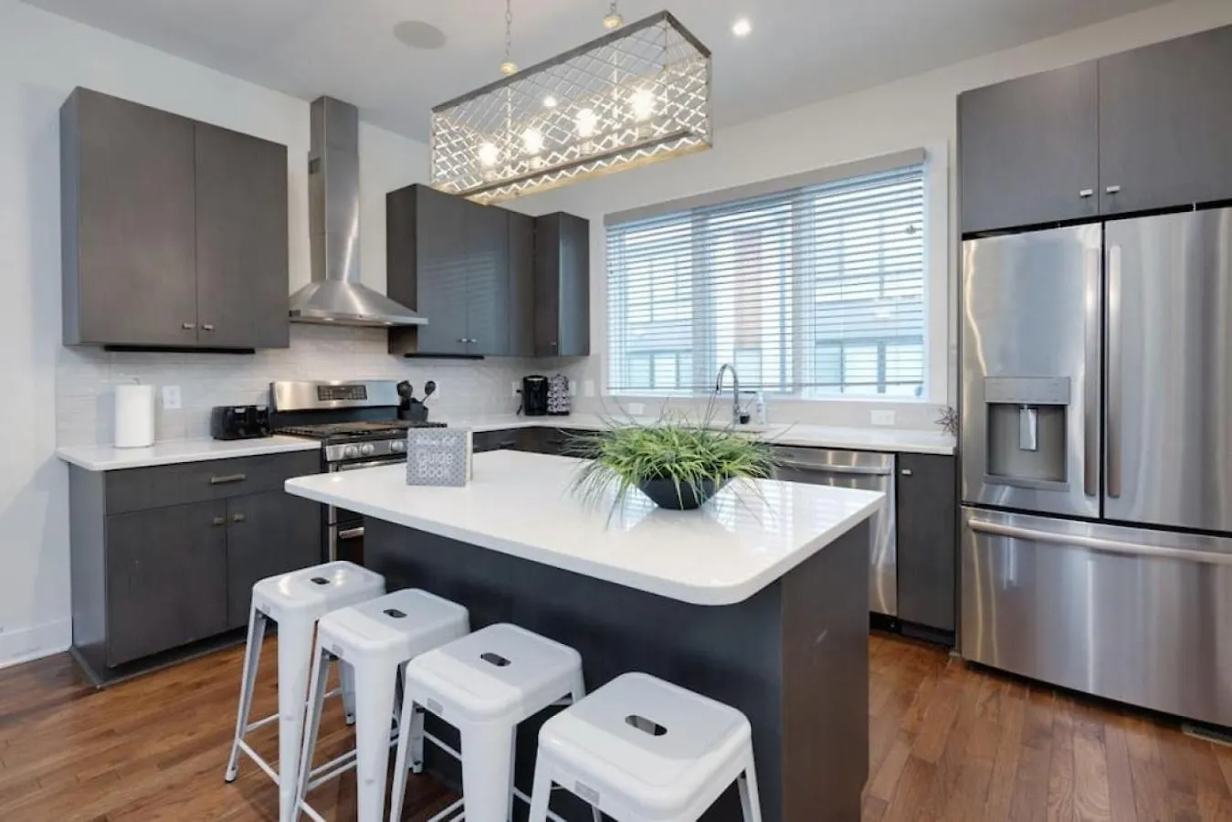 Modern Townhome, Large Game Room, 10Min To Downtown! Sleeps 10! Nashville 0*,